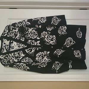 Issac Mizrahi NWT Size 2X Sweater In Black & White With Roses